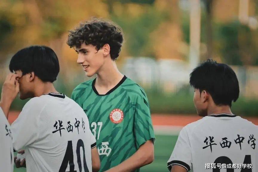 足球赛事中一支队伍获得胜利