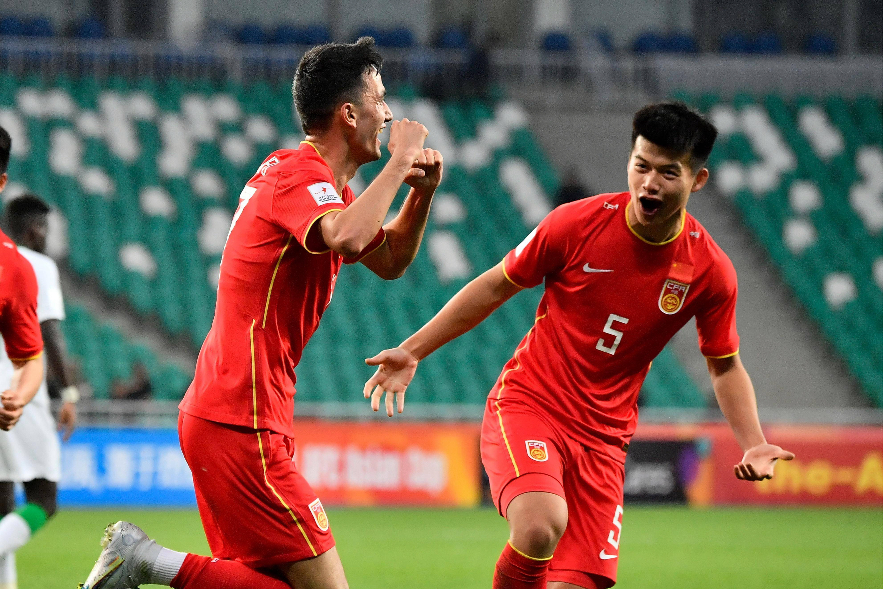 中国足球队在亚洲比赛中实现惊人的突破