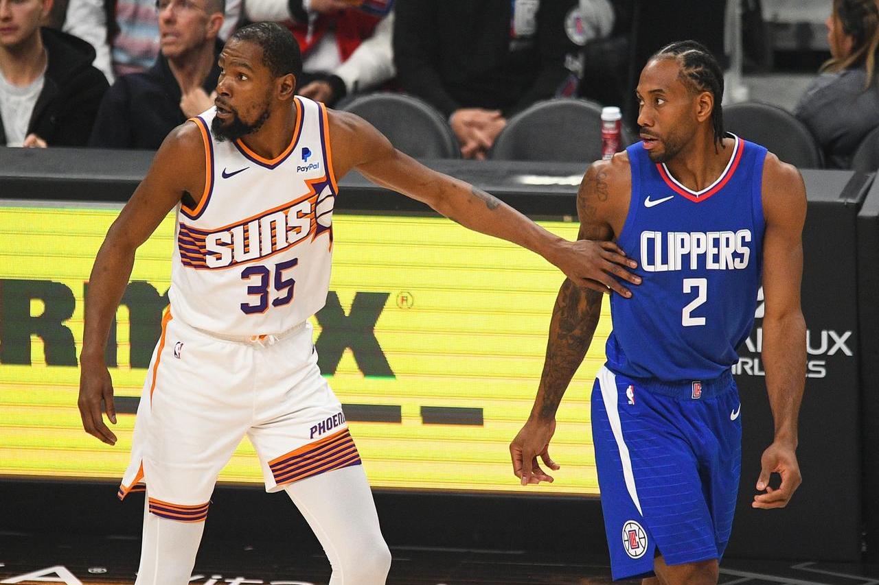 太阳中锋连续爆发，带领球队突围成功