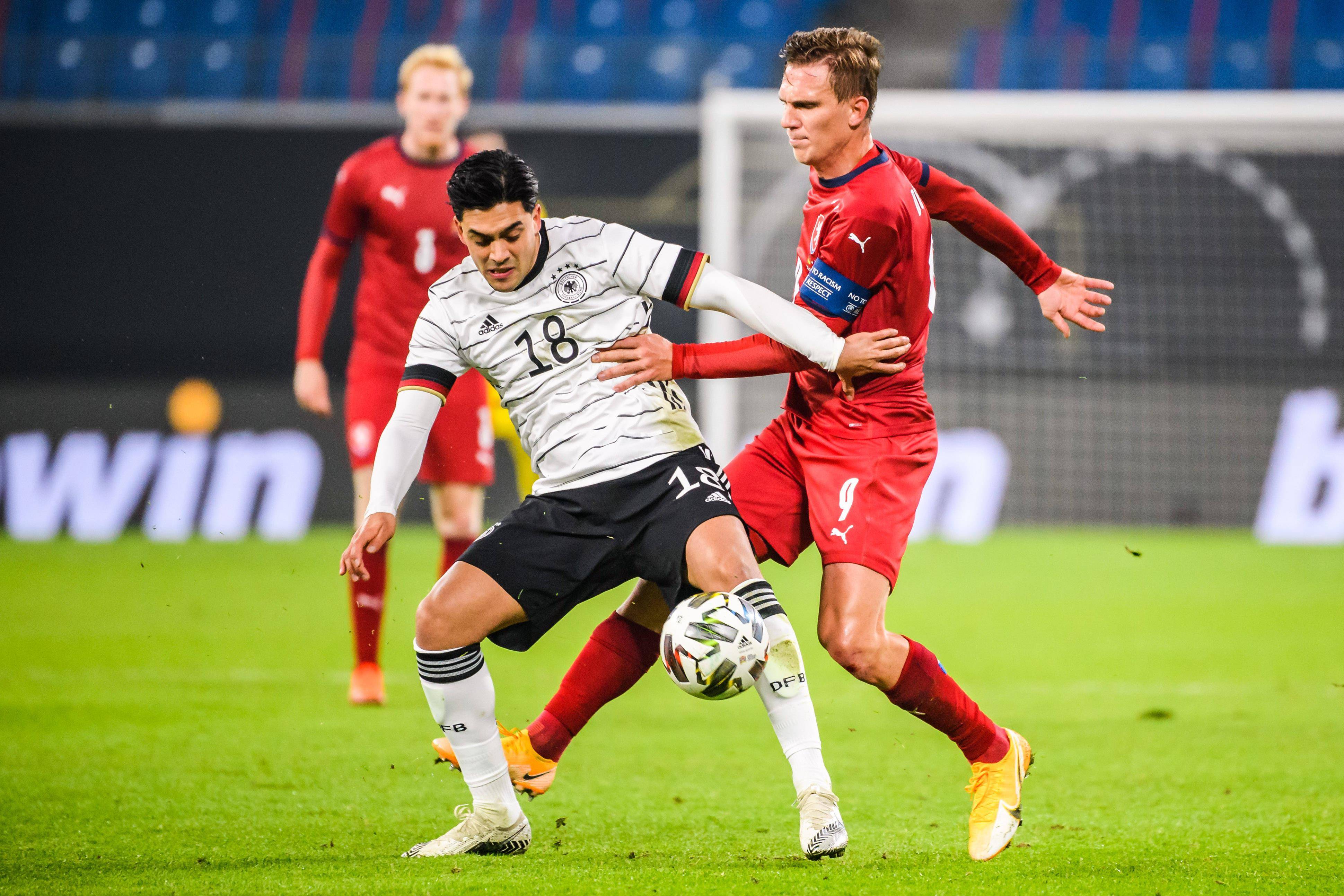 开云体育官网-捷克队大比分胜出，成功晋级欧洲杯