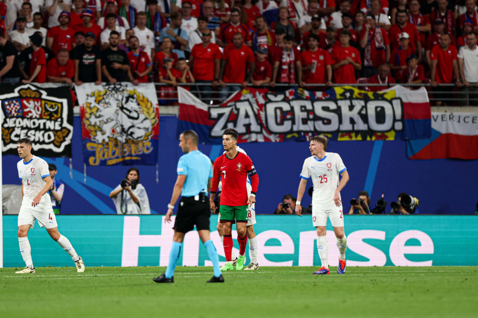 捷克队大比分胜出，成功晋级欧洲杯