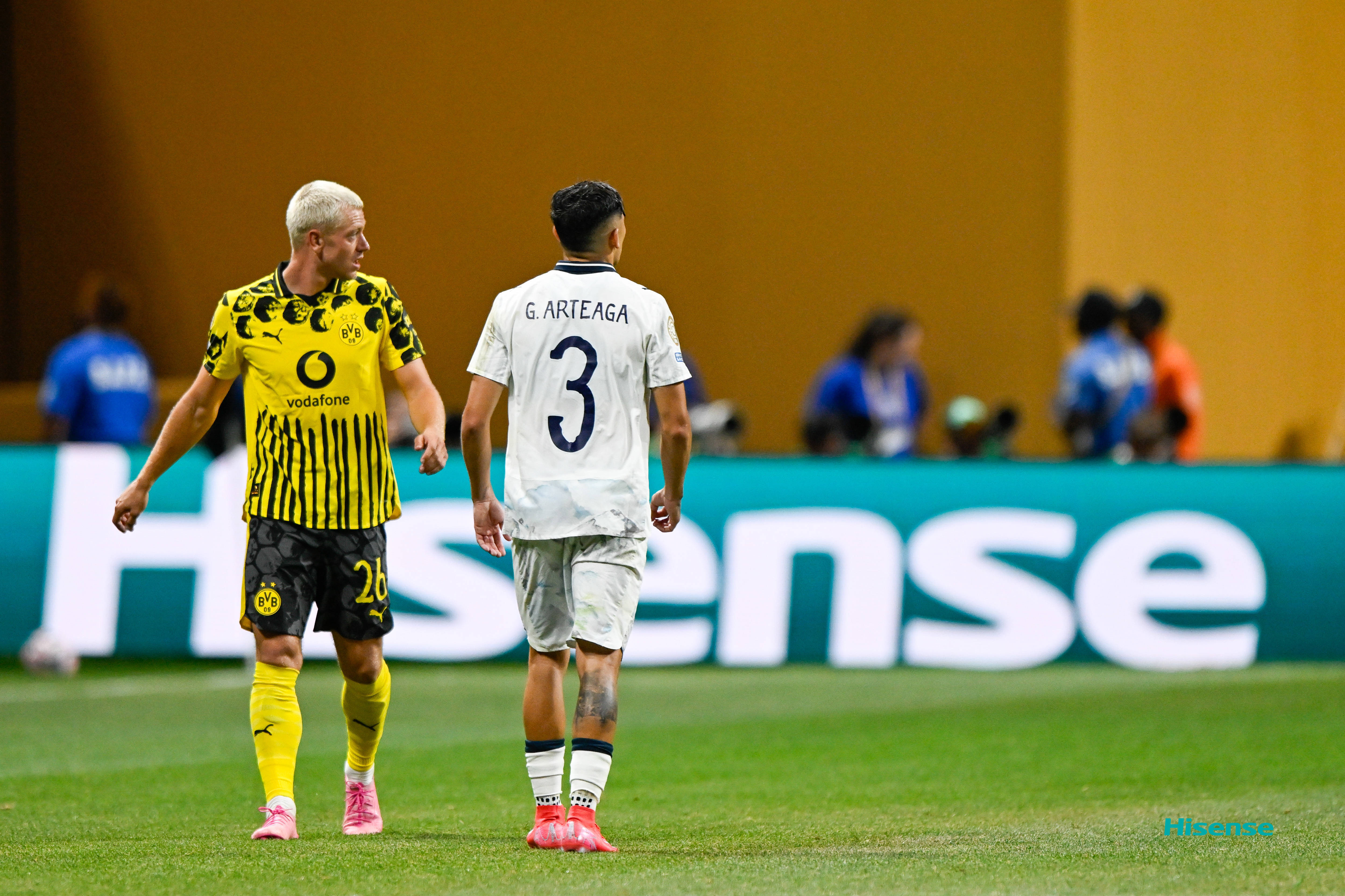 欧冠联赛：受欢迎的球队成功晋级