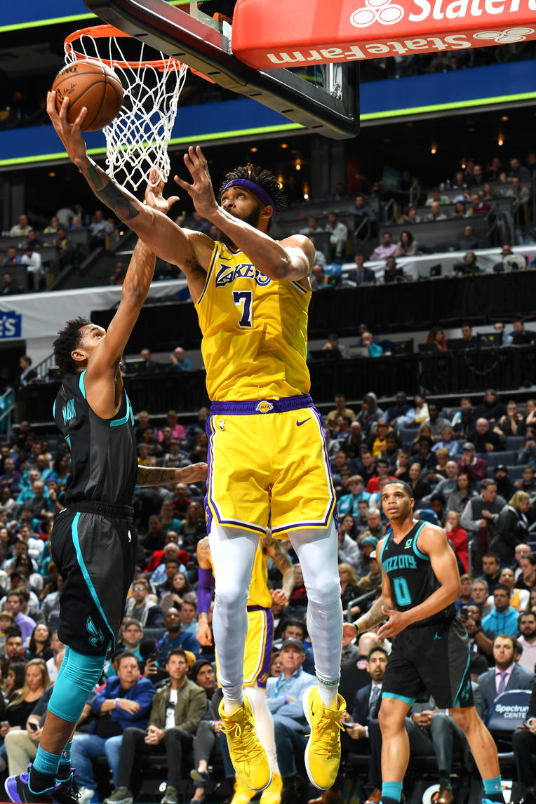 猛龙客场大胜黄蜂继续领跑