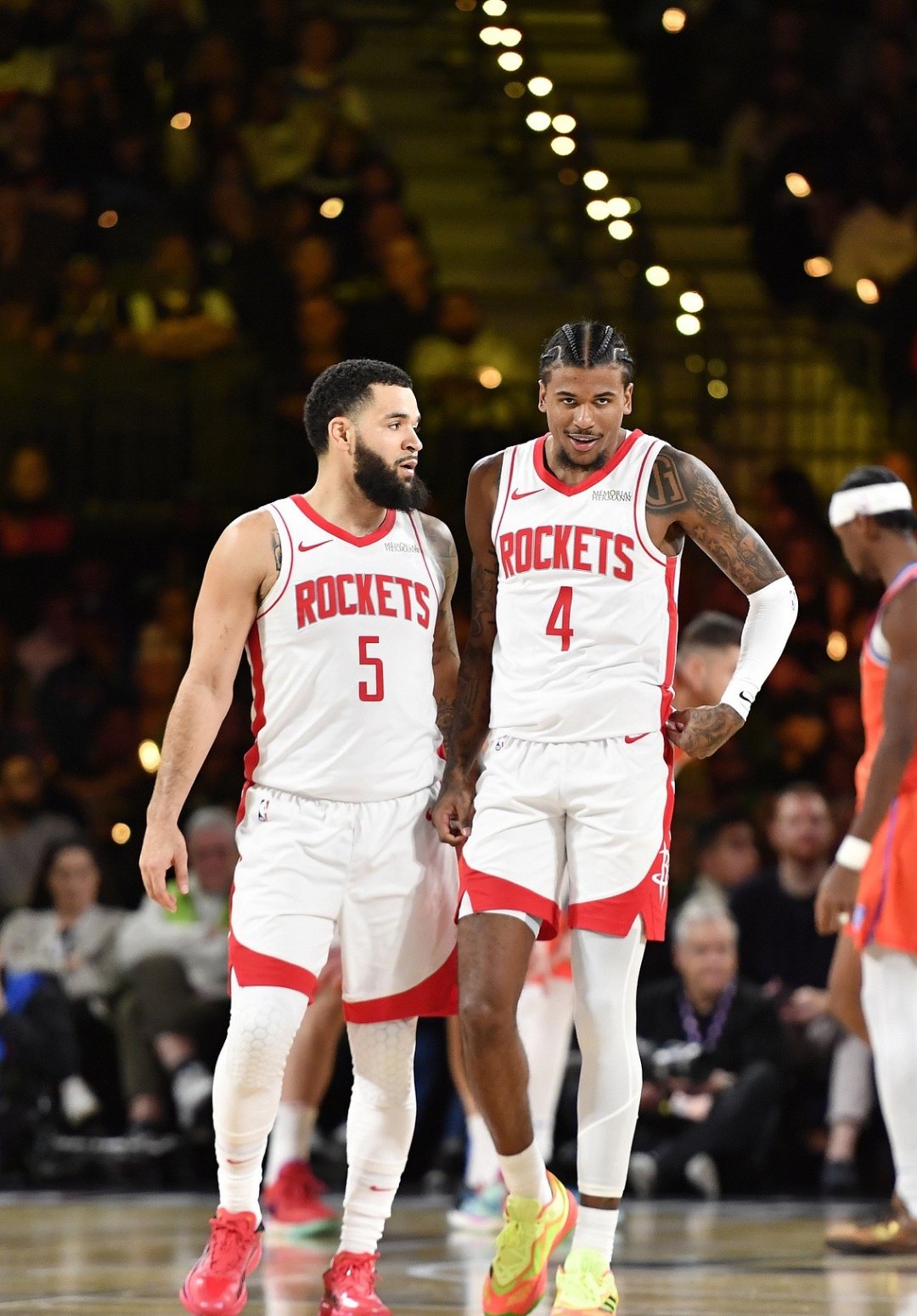 包含火箭憾负太阳，卡佩拉贡献两双的词条