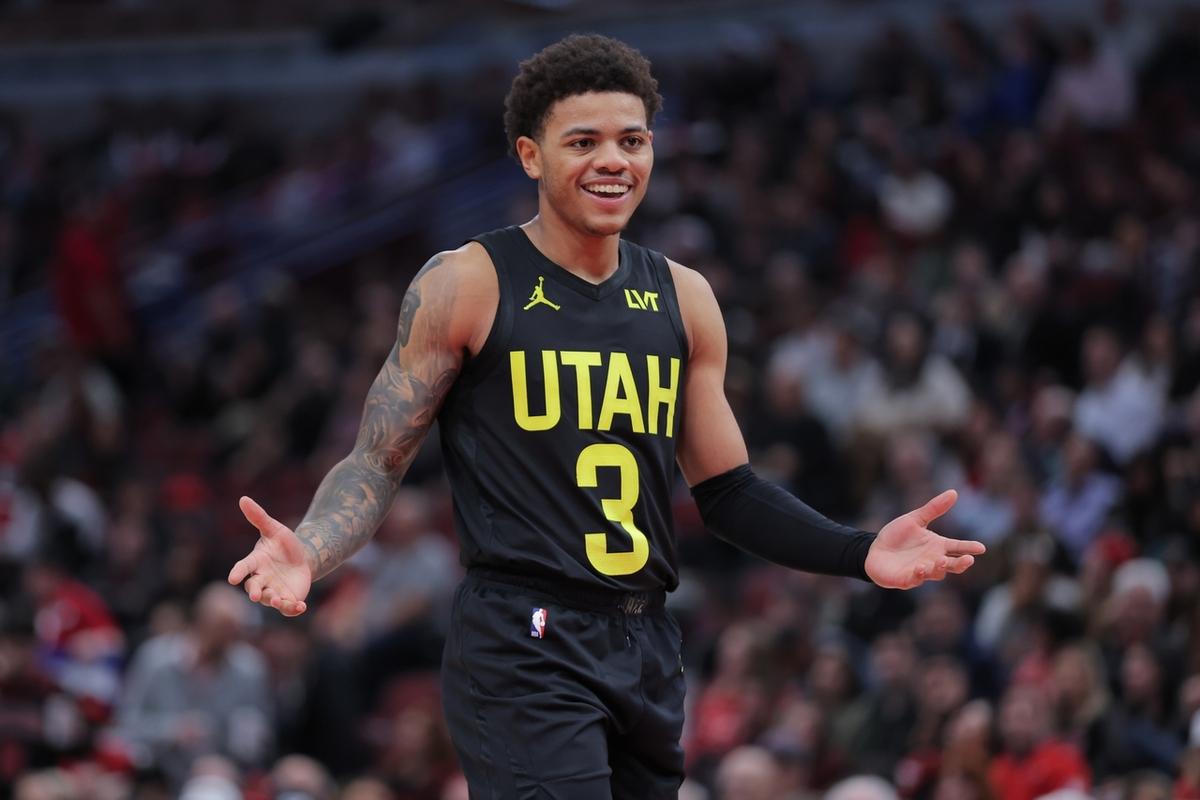 包含快船客场逆转：乔治率队力克对手展现实力追平比分的词条