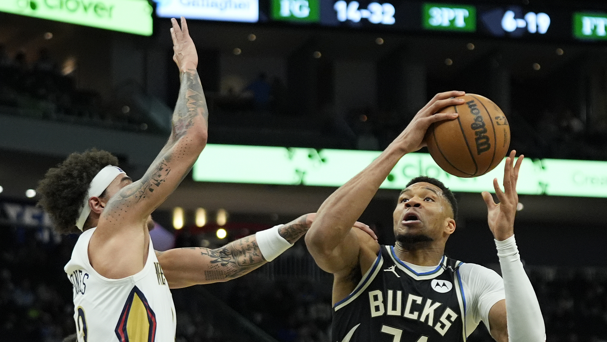 包含比赛回放：勇士主场擒下雄鹿，总比分-领先总决赛的词条