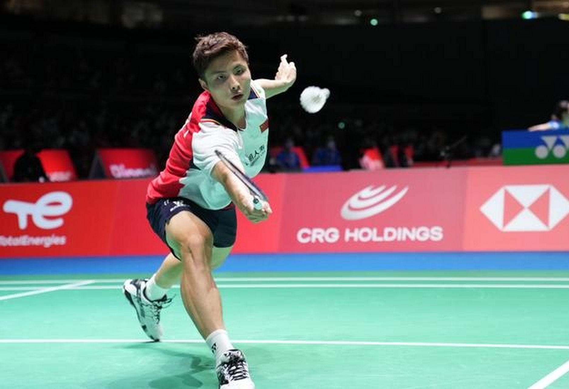 越南羽毛球选手奋勇争先，向胜利冲刺